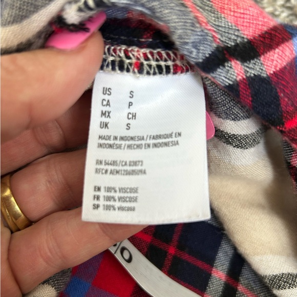 American Eagle women’s Boyfriend Fit 100% viscose flannel size small - Picture 9 of 9